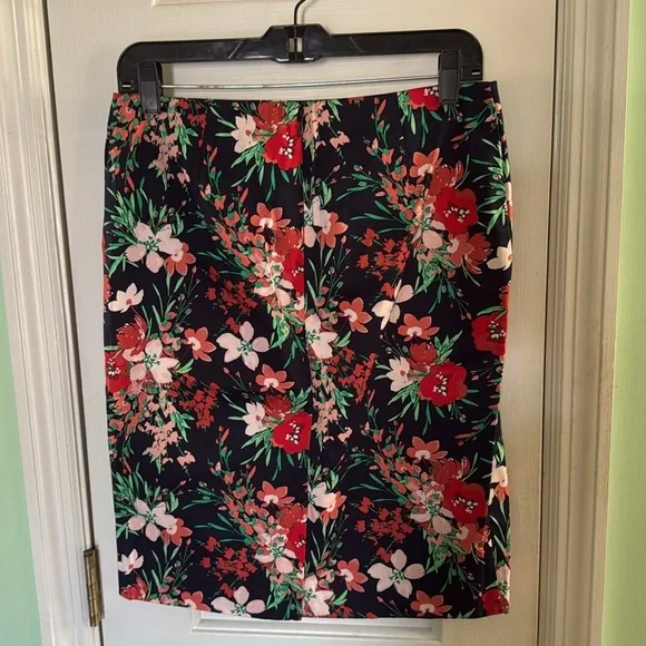 NWOT Talbots Bright Colorful Floral Pencil Skirt Classy Workwear Business Size 6 - Picture 3 of 6